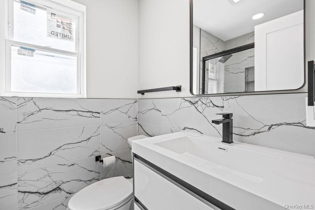 19 Rugby Road Merrick, NY 11566 - Photo 9 of 38