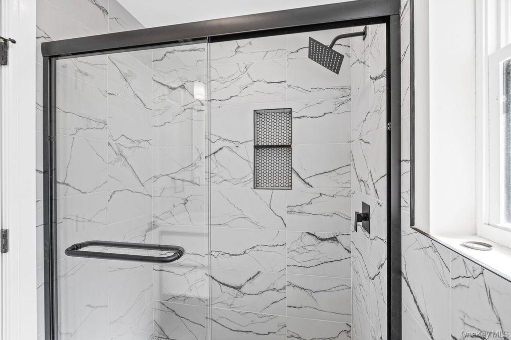 19 Rugby Road Merrick, NY 11566 - Photo 10 of 38