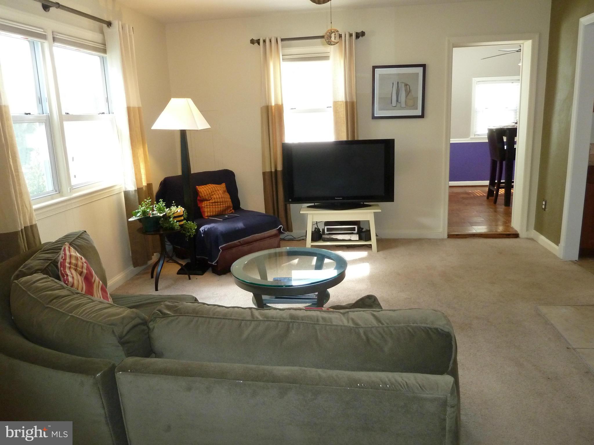 1601 Gridley Lane Silver Spring, MD 20902 - Photo 14 of 30 Living Room