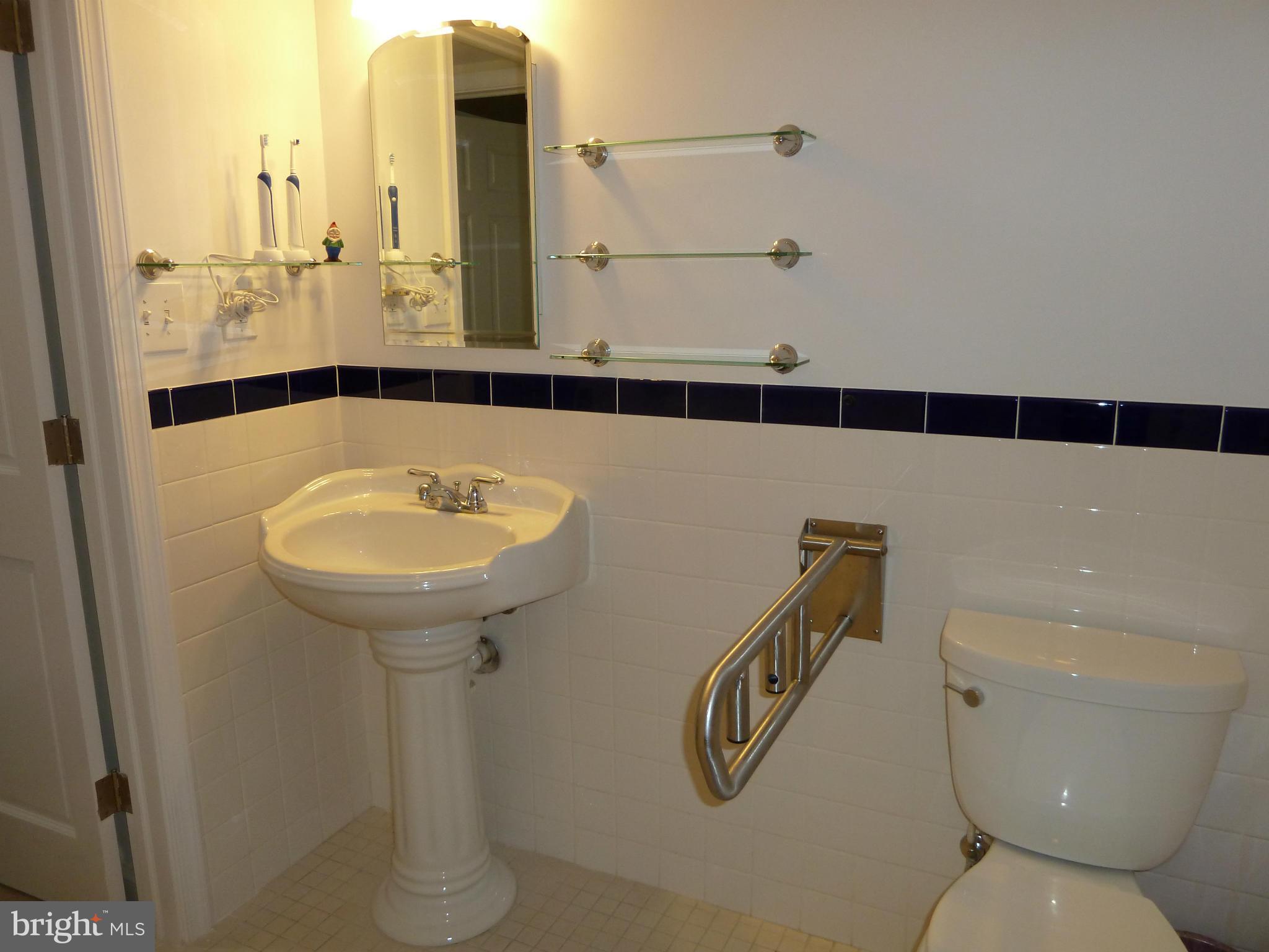 1601 Gridley Lane Silver Spring, MD 20902 - Photo 23 of 30 Bath