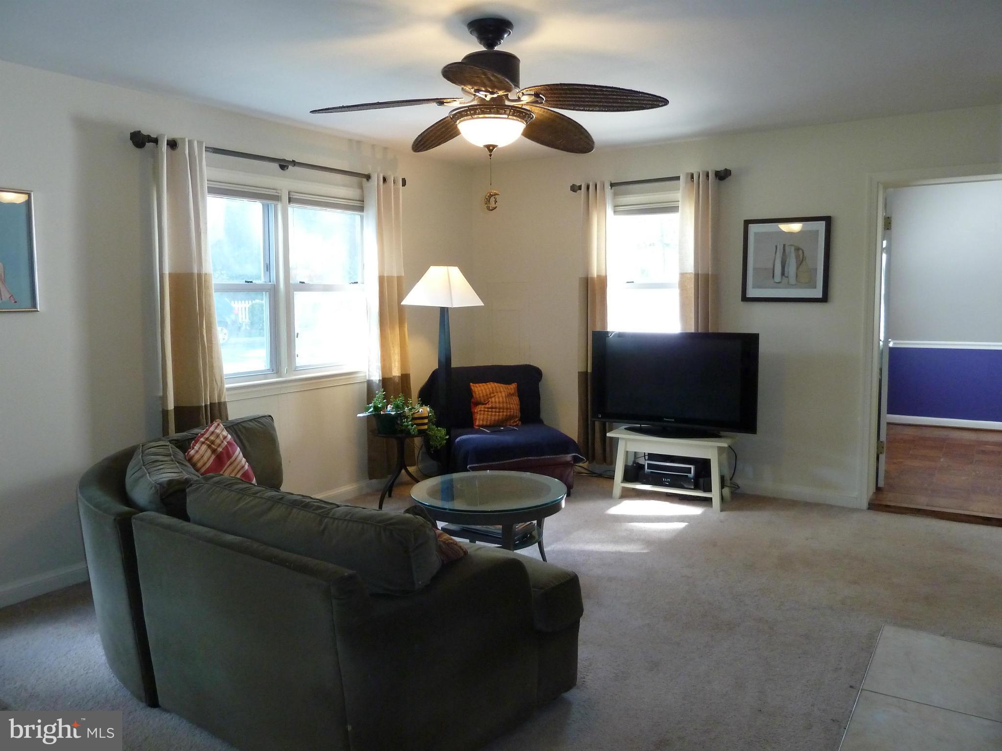 1601 Gridley Lane Silver Spring, MD 20902 - Photo 9 of 30 Living Room