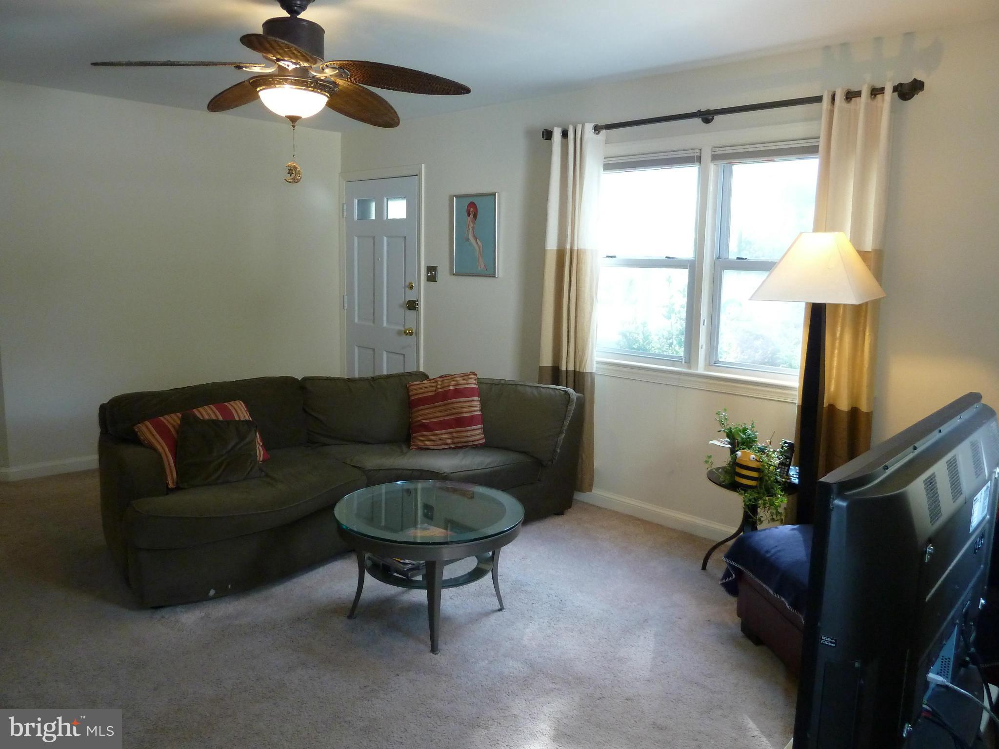 1601 Gridley Lane Silver Spring, MD 20902 - Photo 10 of 30 Living Room