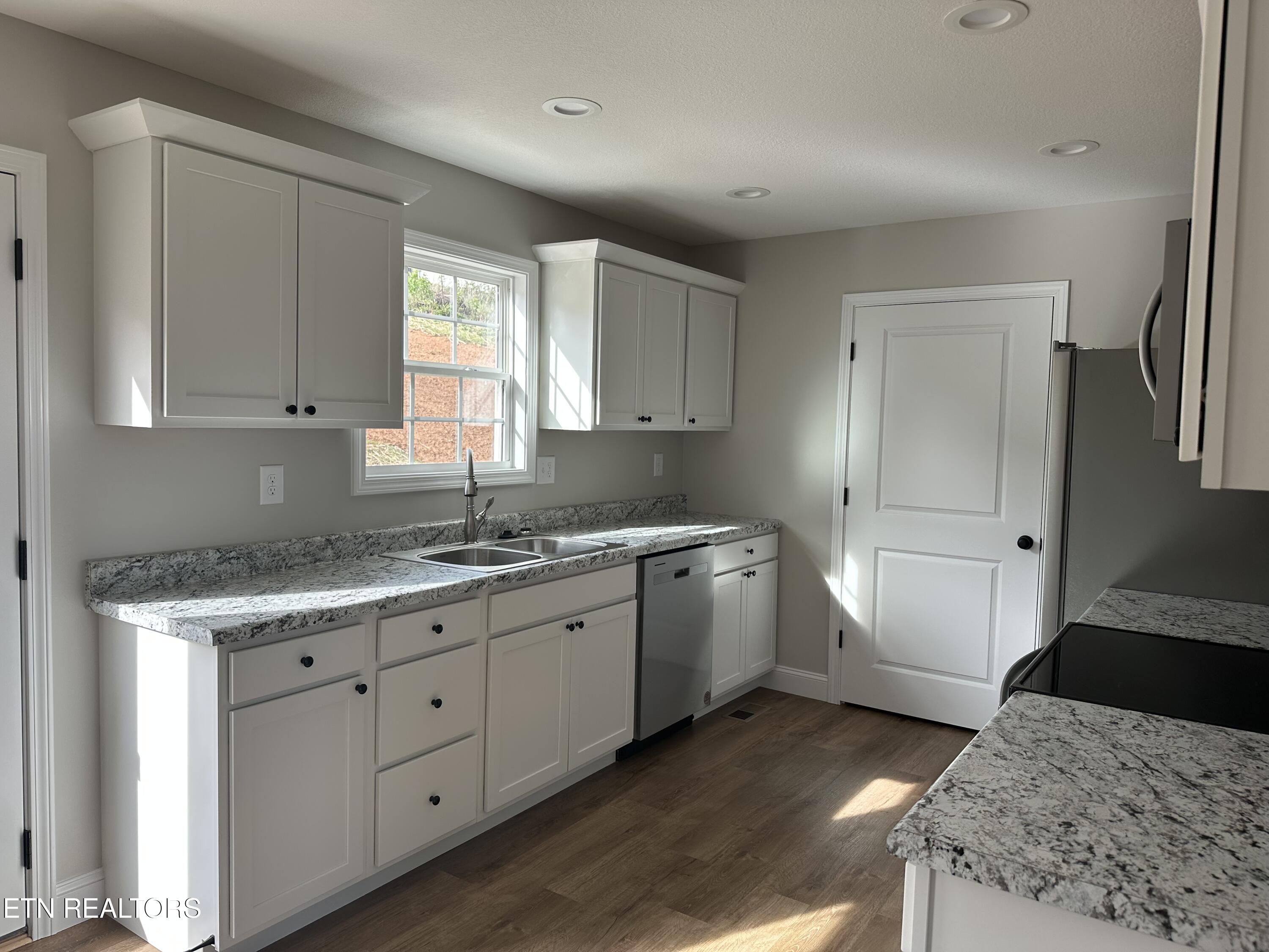 146 Middle Glen Road Maynardville, TN 37807 - Photo 5 of 22 Kitchen
