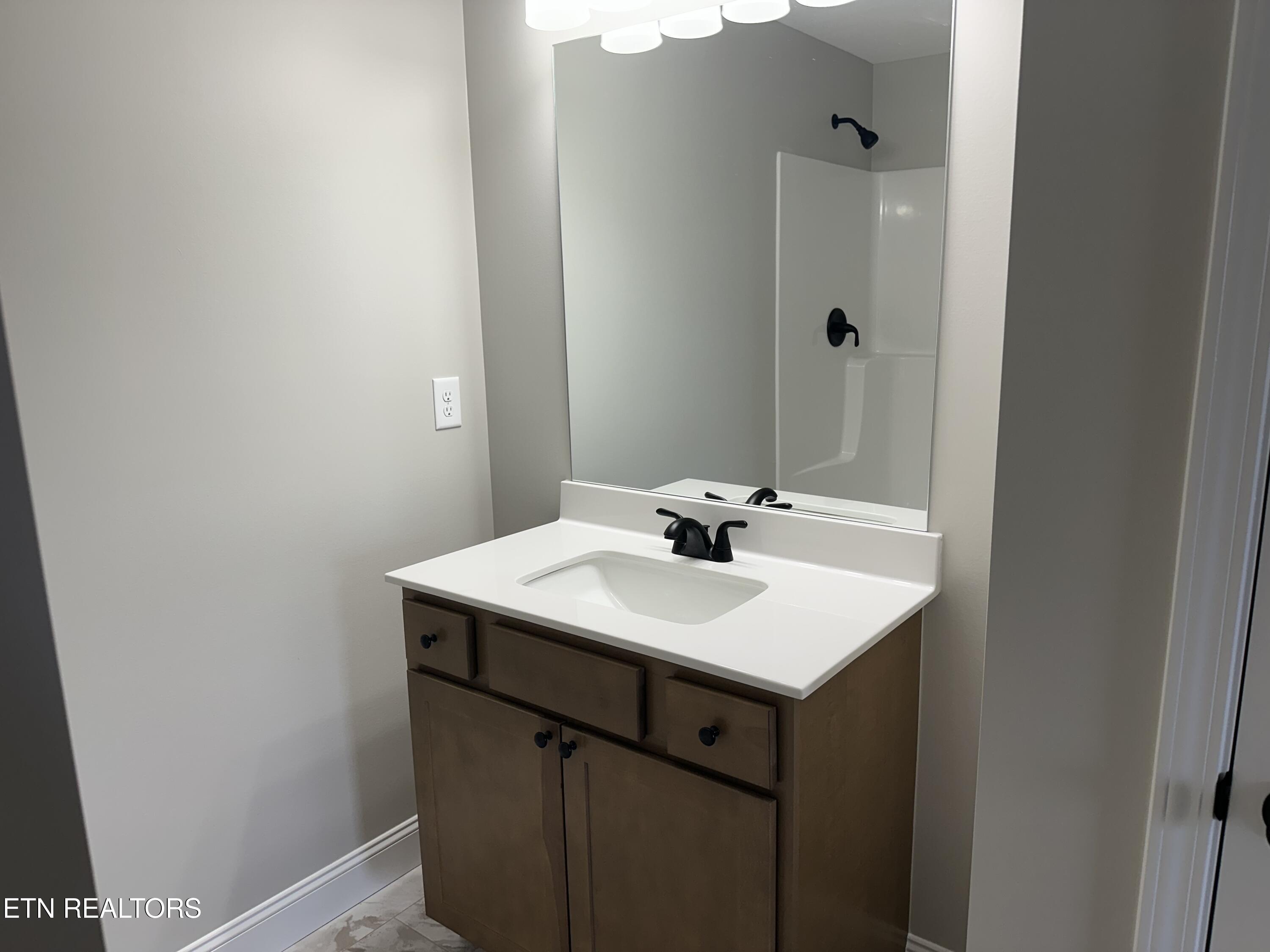 146 Middle Glen Road Maynardville, TN 37807 - Photo 10 of 22 En Suite