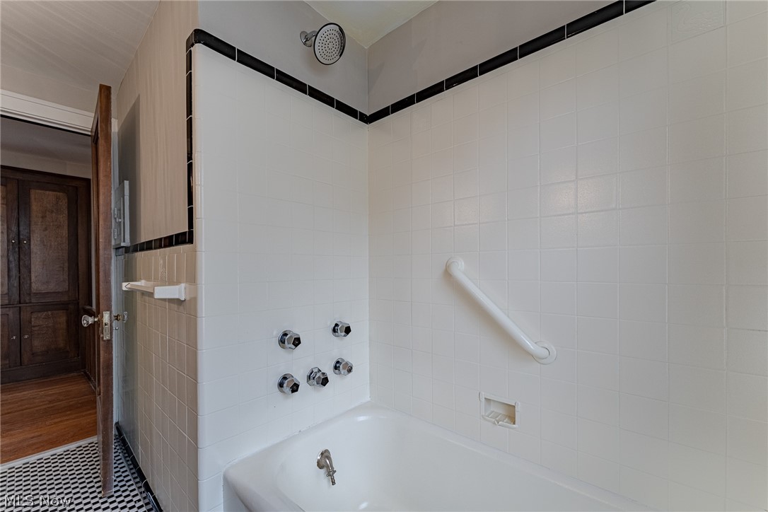 2482 Queenston Road Cleveland, OH 44118 - Photo 29 of 35 Gallery Image 29