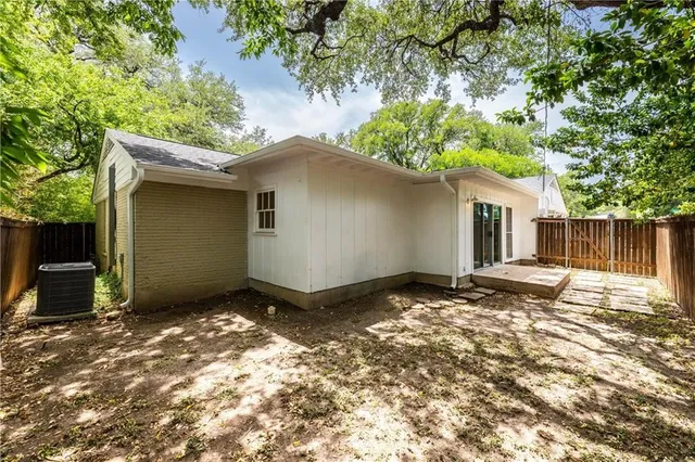 a view of a house with a yard and garage