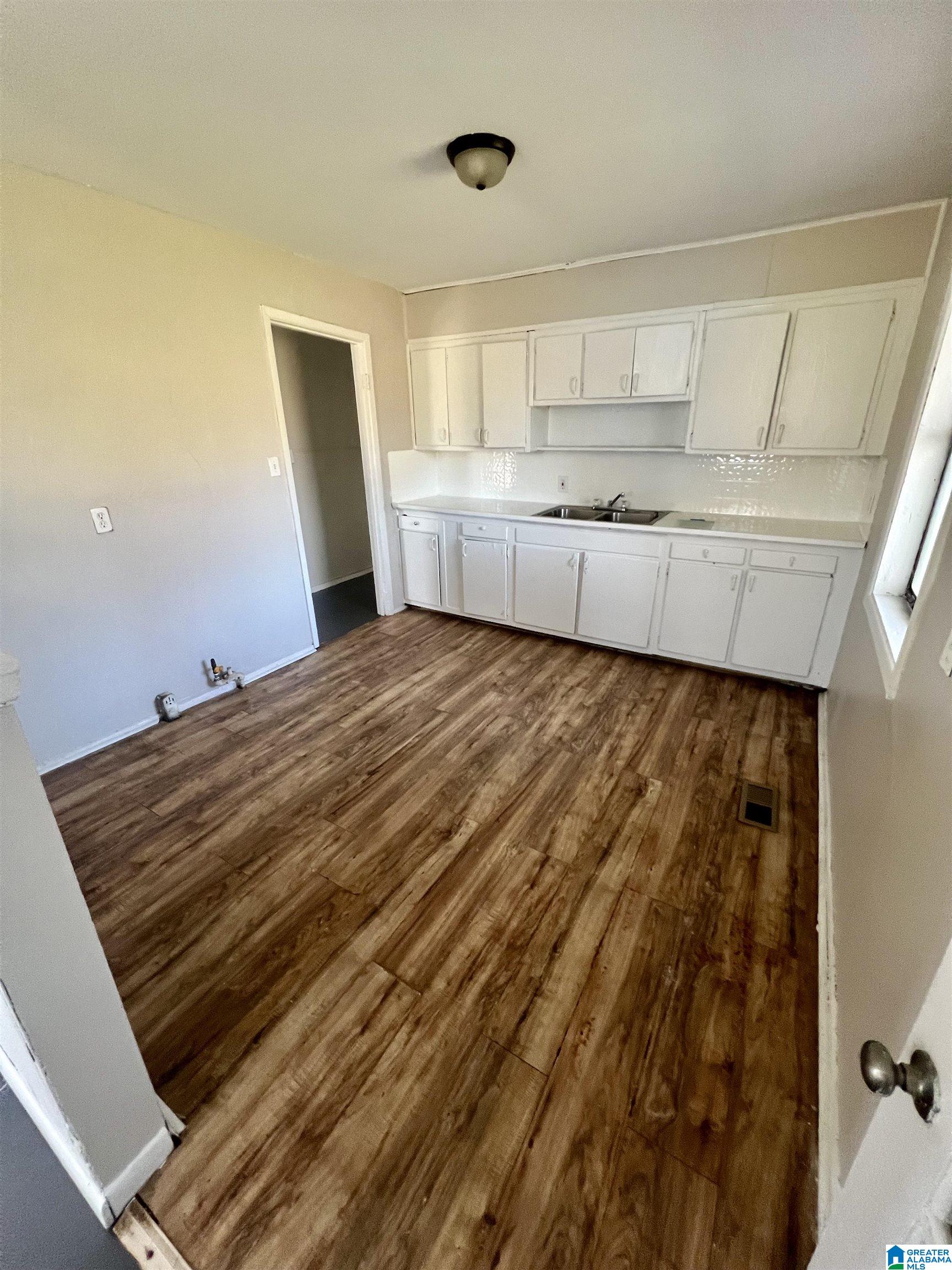 2724 Lee Avenue Southwest Birmingham, AL 35211 - Photo 4 of 11