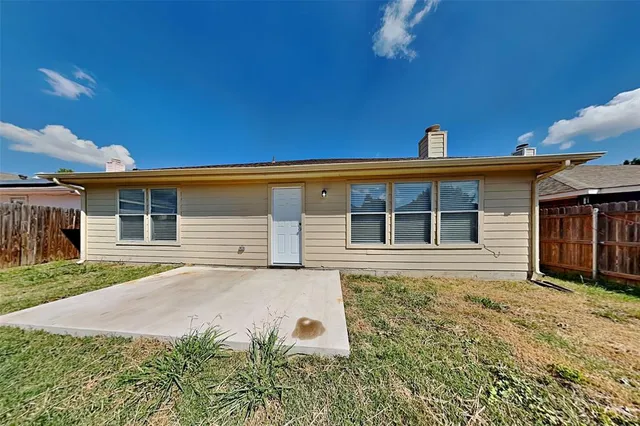 $2,350 | 310 Montana Drive, Arlington, TX 76002