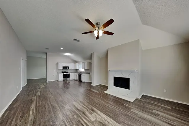 $2,350 | 310 Montana Drive, Arlington, TX 76002