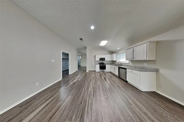 $2,350 | 310 Montana Drive, Arlington, TX 76002