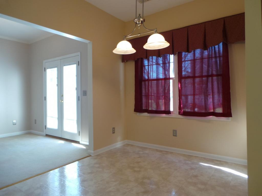 1 Cherokee Ridge Court, Unit 1 Johnson City, TN 37604 - Photo 6 of 36 PRETTY DINING