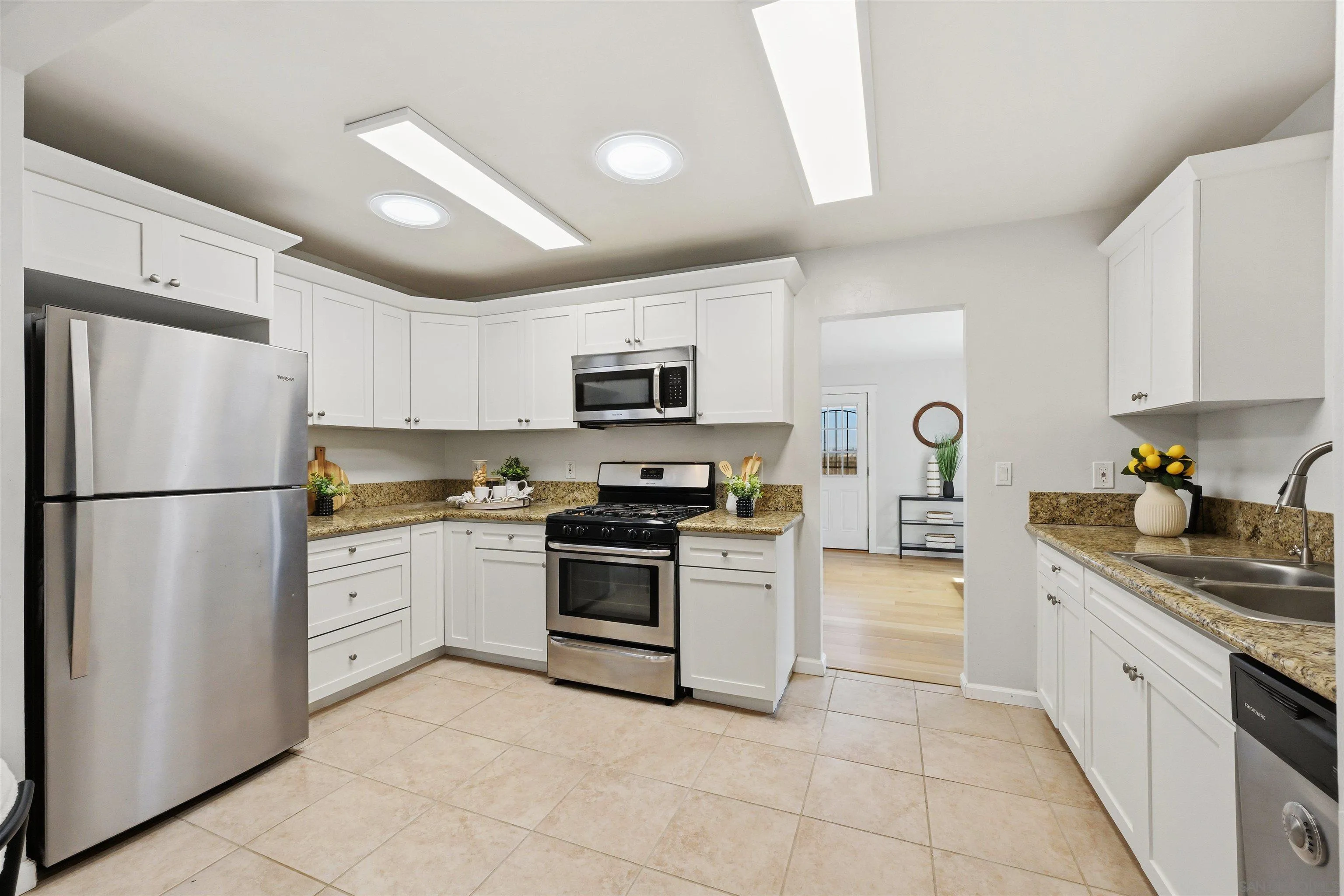 285 Ritchey Street San Diego, CA 92114 - Photo 12 of 34