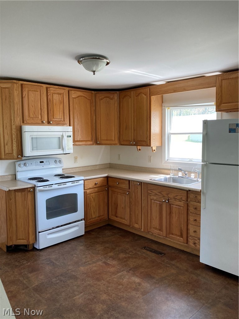 511 Collar Price Road Brookfield, OH 44403 - Photo 2 of 18 Kitchen