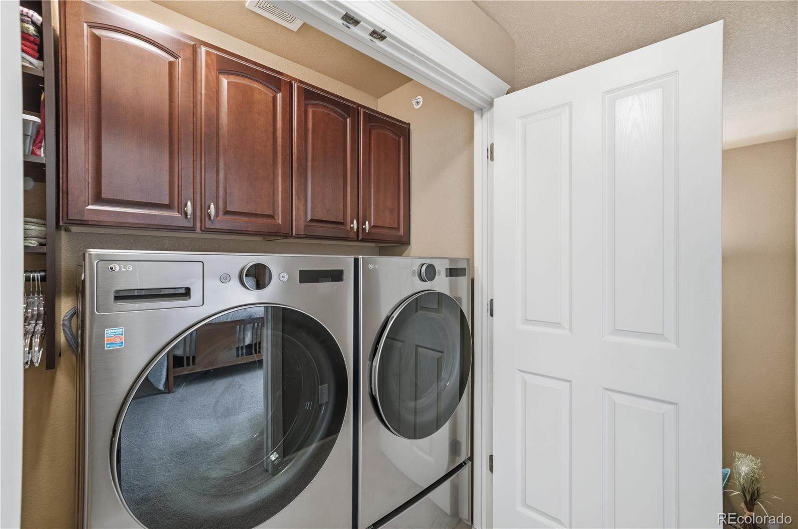 950 Elmhurst Drive, Unit C Highlands Ranch, CO 80129 - Photo 14 of 31 a utility room with dryer and washer