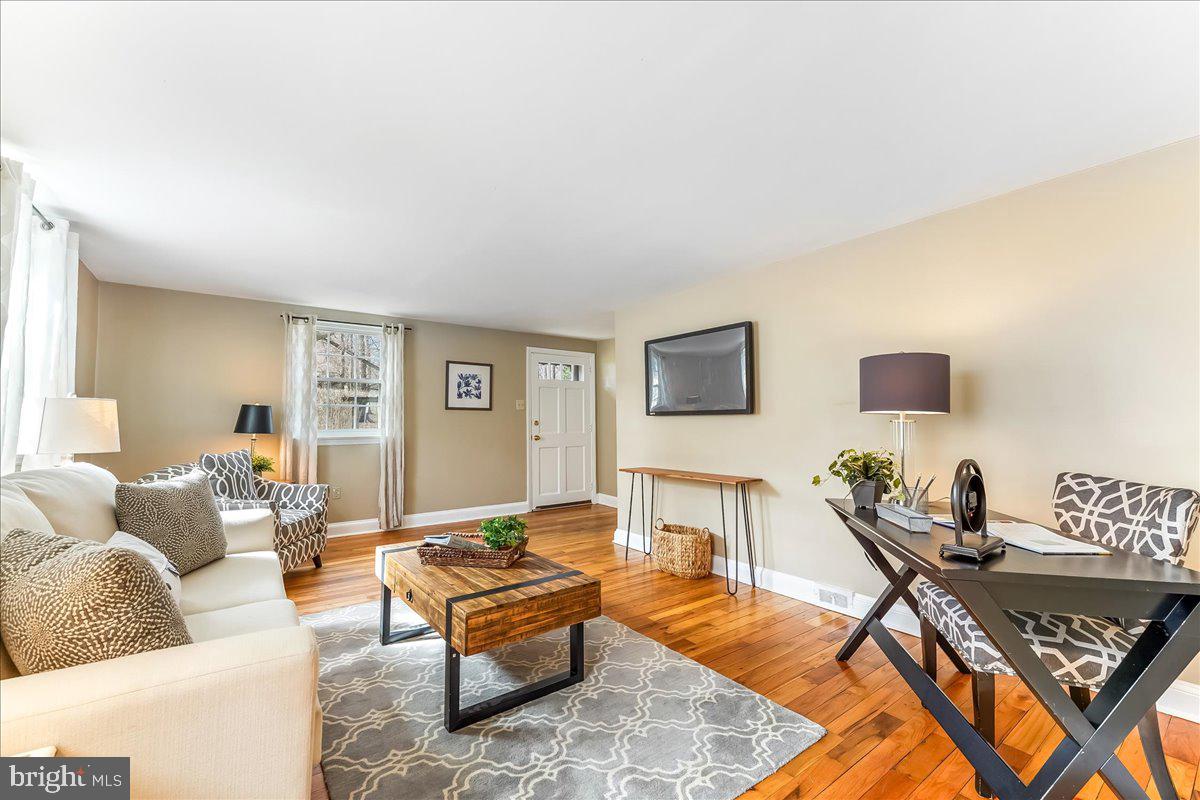 951 Radnor Road Wayne, PA 19087 - Photo 3 of 31