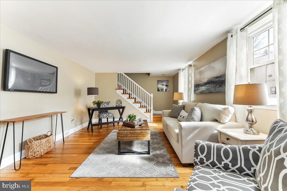 951 Radnor Road Wayne, PA 19087 - Photo 4 of 31