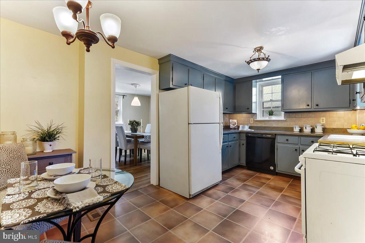 951 Radnor Road Wayne, PA 19087 - Photo 8 of 31