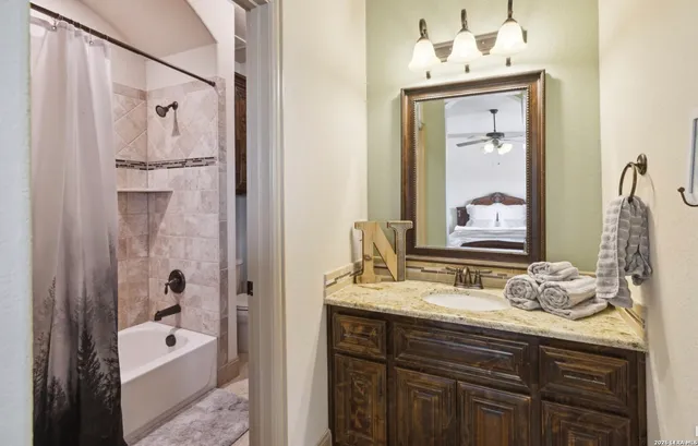 $2,995 | 504 Montessa Park, San Antonio, TX 78253