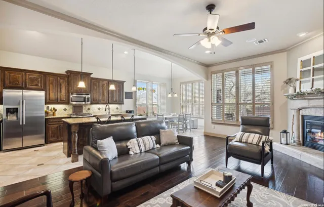 $2,995 | 504 Montessa Park, San Antonio, TX 78253