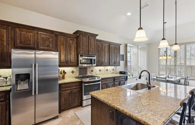 $2,995 | 504 Montessa Park, San Antonio, TX 78253