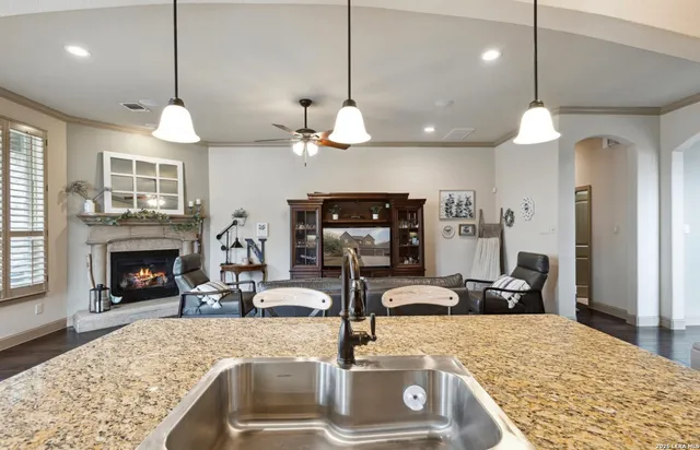 $2,995 | 504 Montessa Park, San Antonio, TX 78253