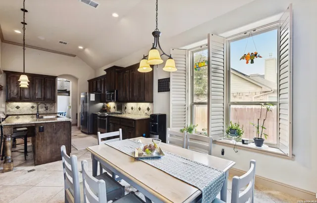 $2,995 | 504 Montessa Park, San Antonio, TX 78253