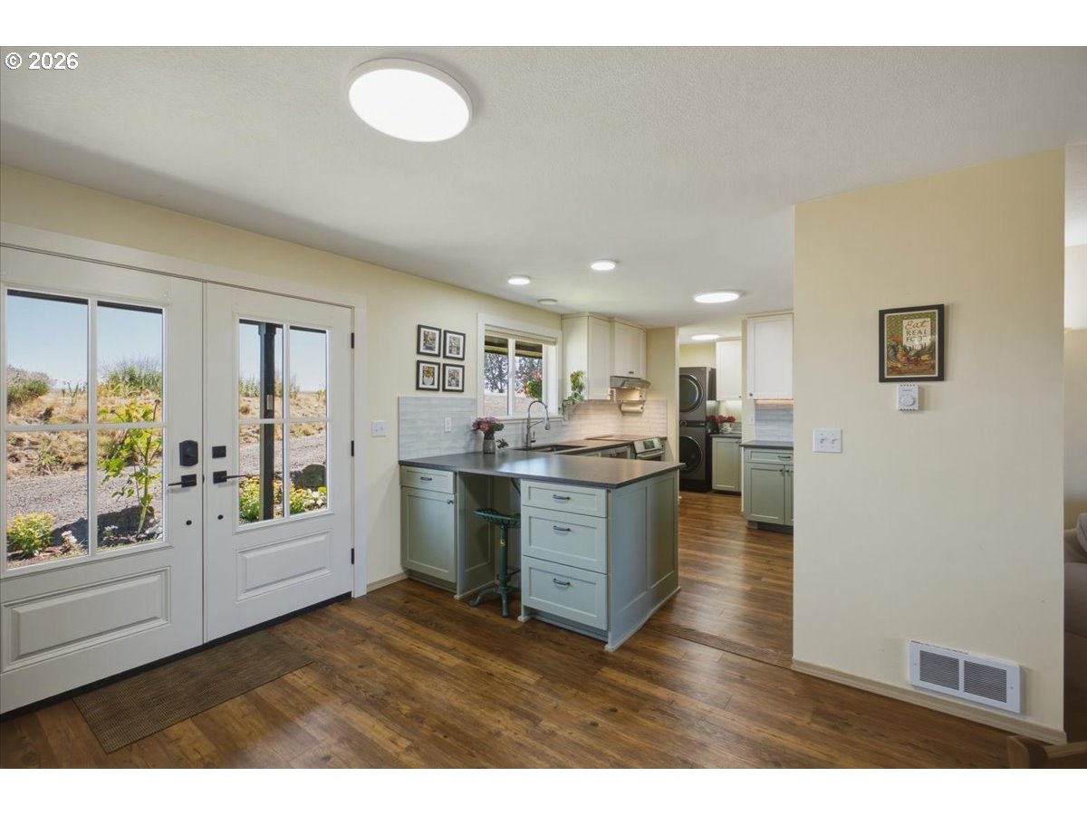 35050 Riverside Drive Albany, OR 97321 - Photo 9 of 48
