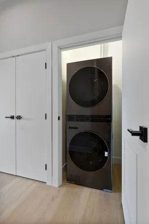 a close up view of a washer and dryer