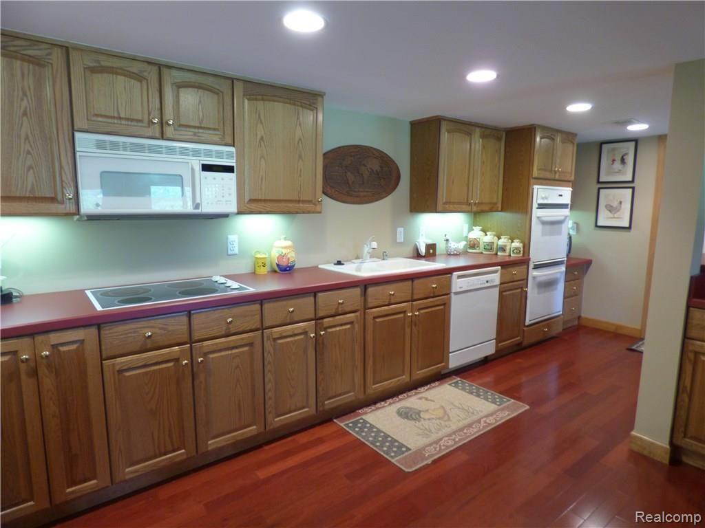 8345 Linden Road Fenton, MI 48430 - Photo 26 of 29 P1020397.JPG