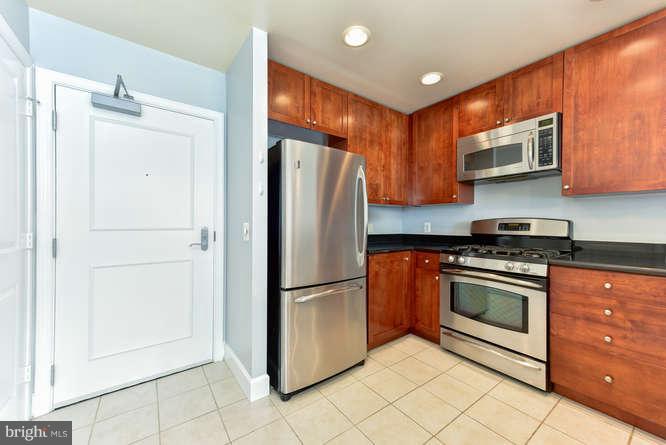 3600 South Glebe Road, Unit 604W Arlington, VA 22202 - Photo 11 of 30 Kitchen