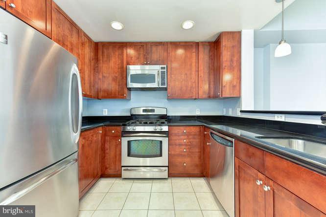 3600 South Glebe Road, Unit 604W Arlington, VA 22202 - Photo 13 of 30 Kitchen