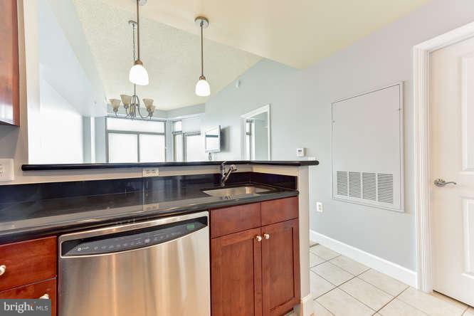 3600 South Glebe Road, Unit 604W Arlington, VA 22202 - Photo 10 of 30 Kitchen