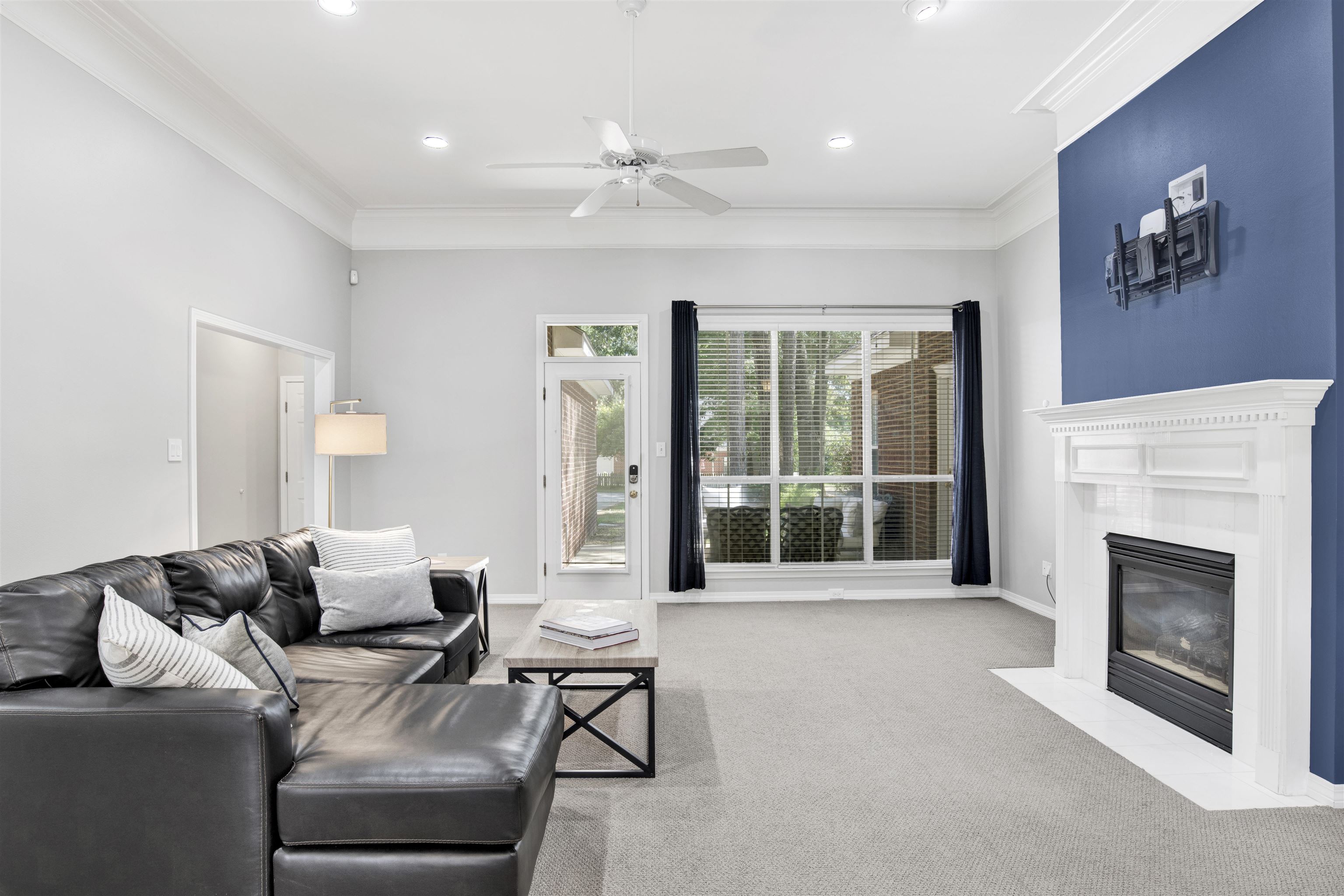 9426 Aspen Circle Daphne, AL 36527 - Photo 12 of 35 Living Room