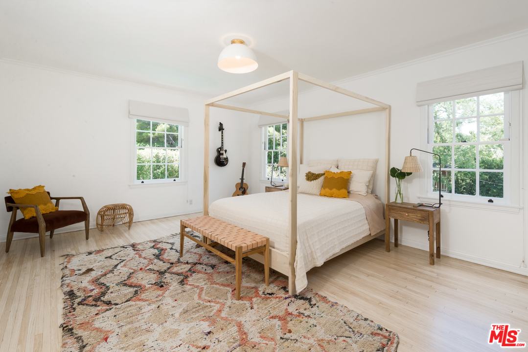 555 South Rimpau Boulevard Los Angeles, CA 90020 - Photo 13 of 17 a bedroom with a bed and wooden floor