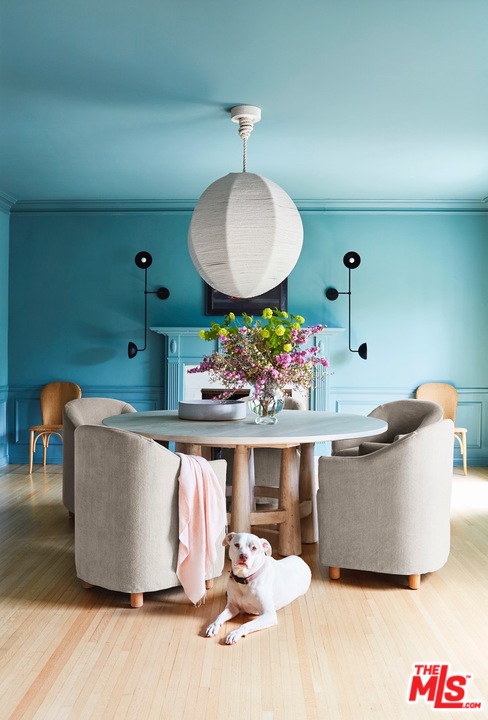 555 South Rimpau Boulevard Los Angeles, CA 90020 - Photo 3 of 17 a living room with table and chairs