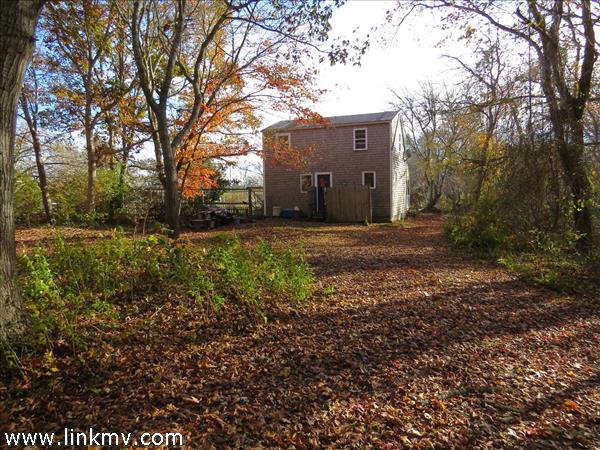 399 Middle Road Chilmark, MA 02535 - Photo 3 of 4 http://d1qzqeyxiitrap.cloudfront.net/photos/35905/600/bfab9f24.jpg