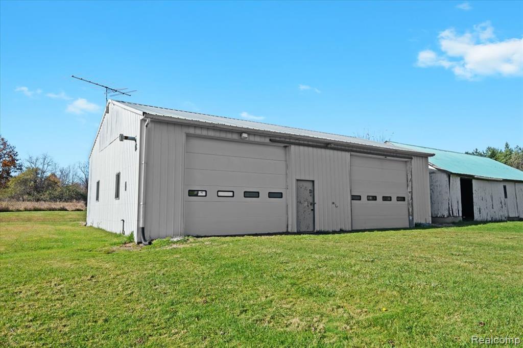 2795 North Burkhart Road Howell, MI 48855 - Photo 5 of 31