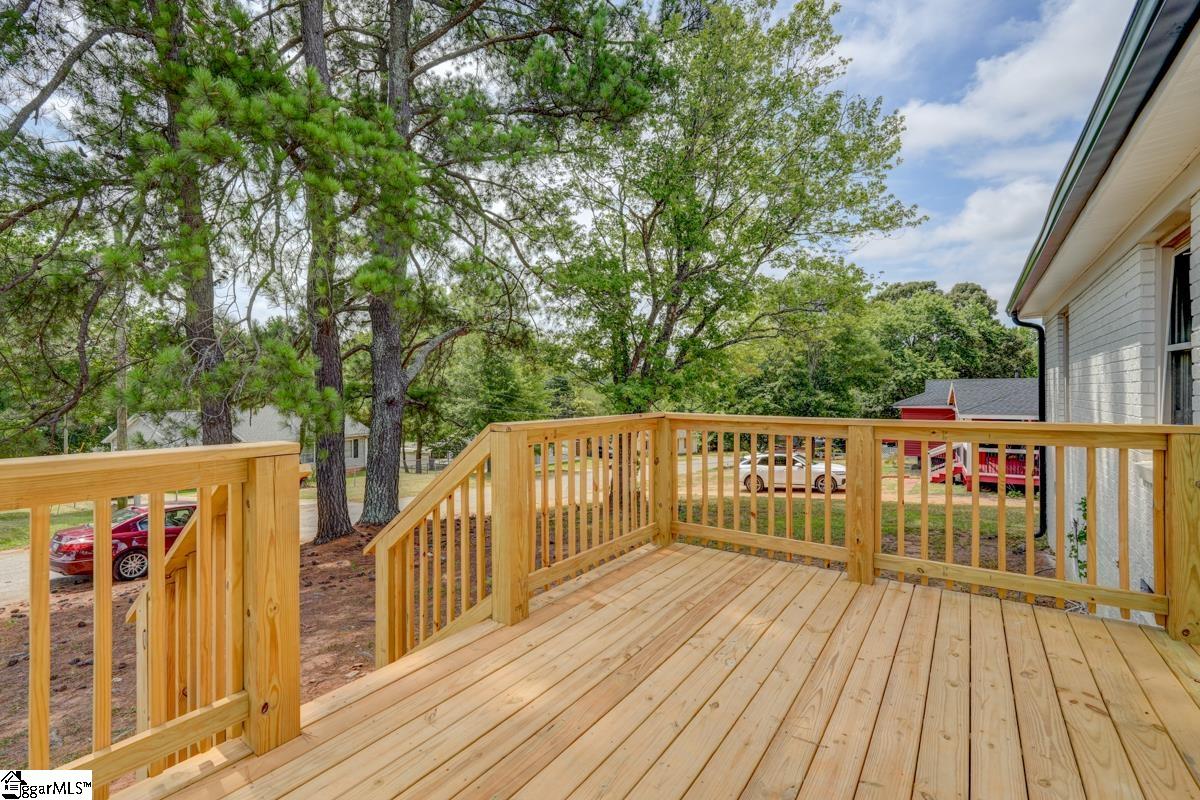 713 State Rd S-42-7123 Greer, SC 29651 - Photo 3 of 32 Gallery Image 3