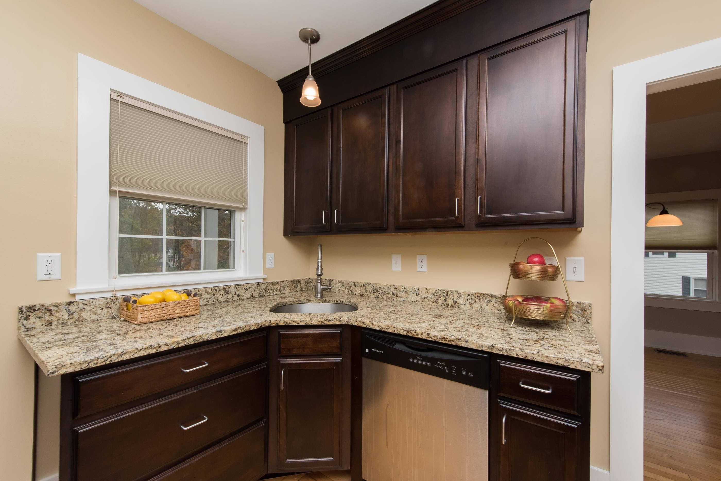 5 Brookline Avenue Dover, NH 03820 - Photo 9 of 42