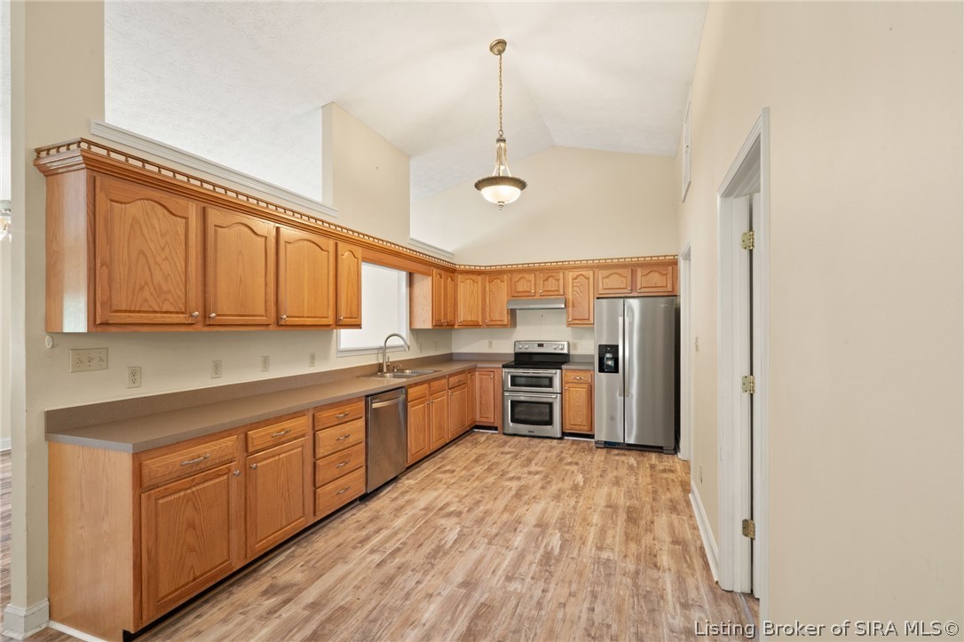 2511 Alonzo Smith Road Georgetown, IN 47122 - Photo 4 of 38 Large kitchen!