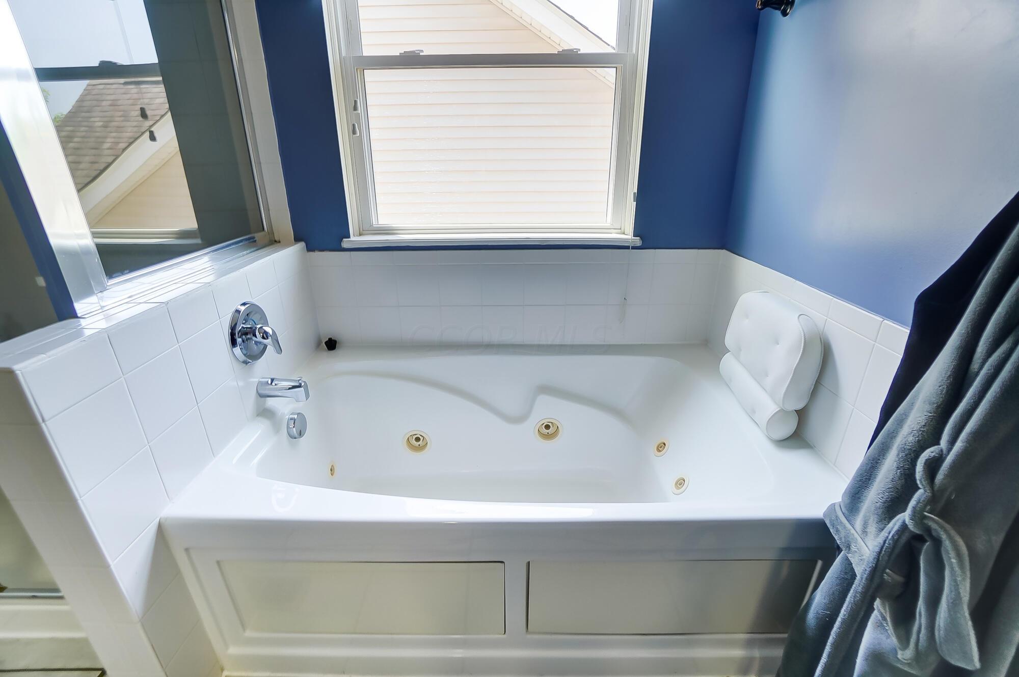 6127 Rackley Way Westerville, OH 43081 - Photo 31 of 55 032