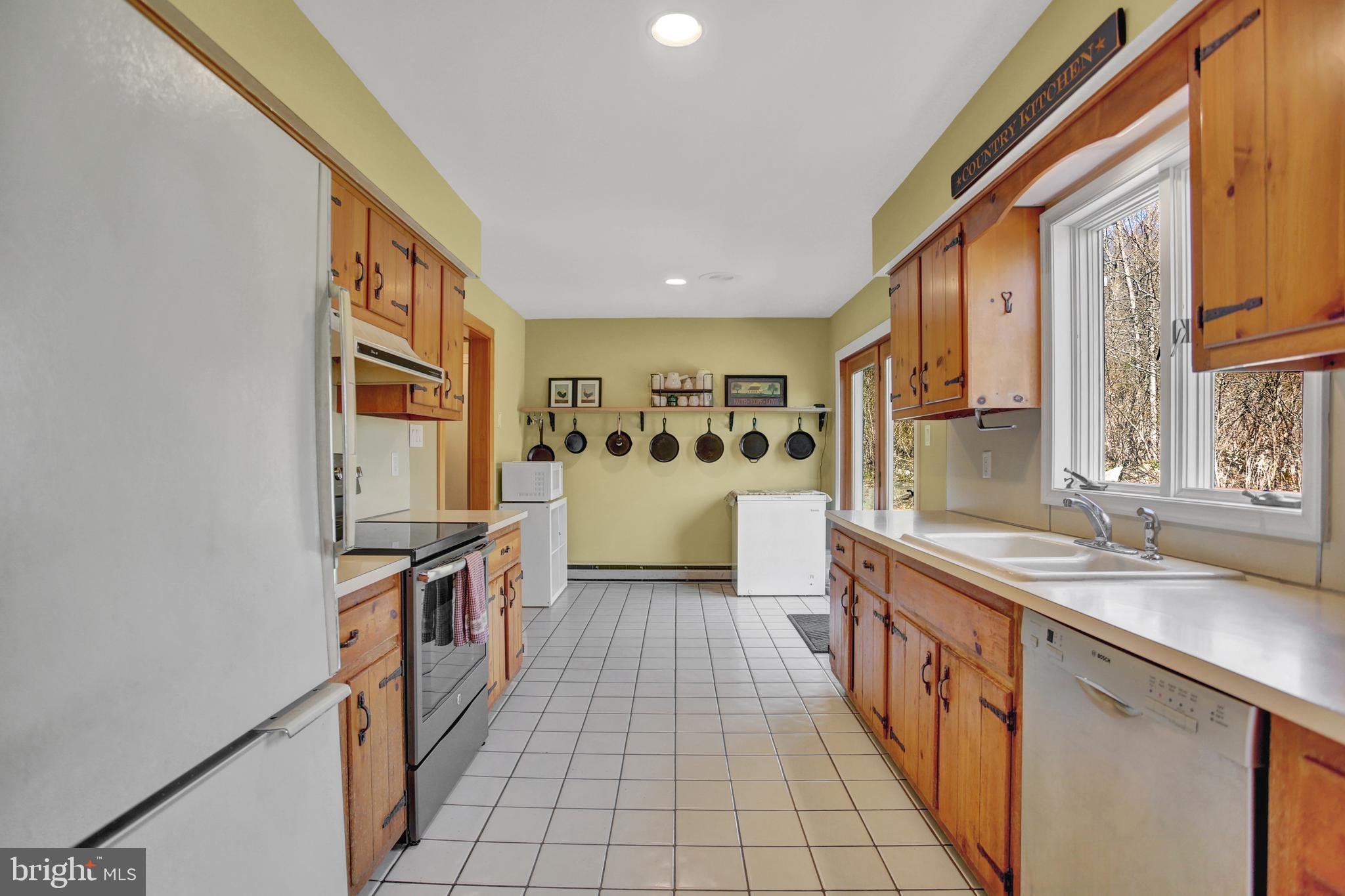 918 Henning Road Perkiomenville, PA 18074 - Photo 13 of 33 Kitchen