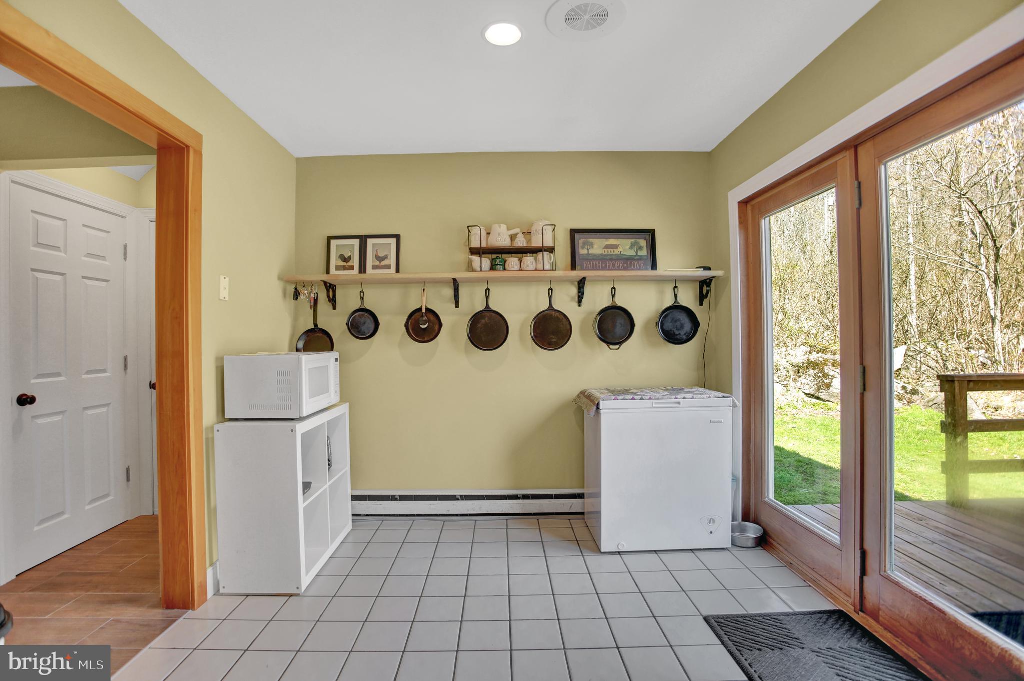 918 Henning Road Perkiomenville, PA 18074 - Photo 16 of 33 Eat In Kitchen
