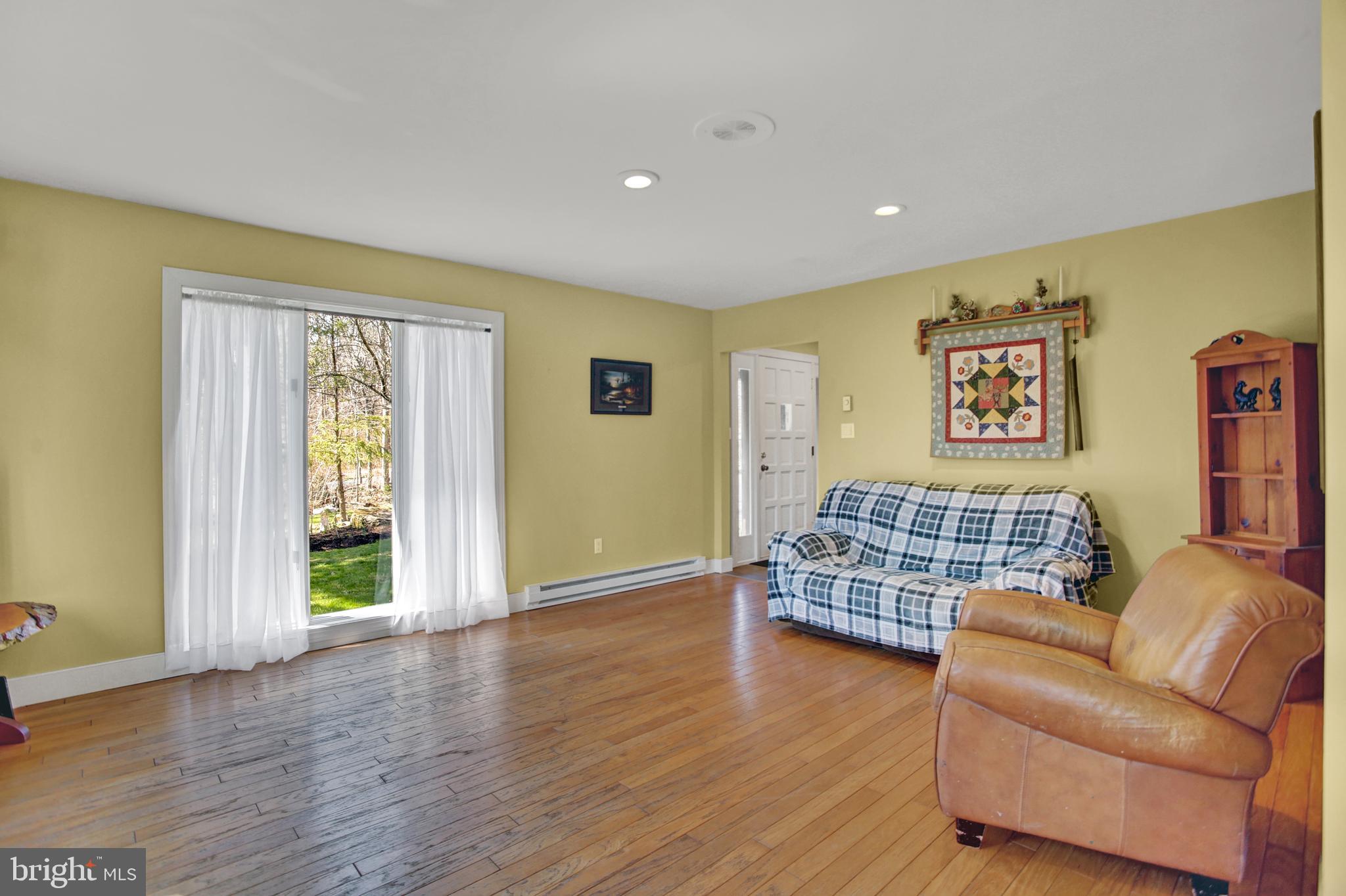918 Henning Road Perkiomenville, PA 18074 - Photo 8 of 33 Living Room