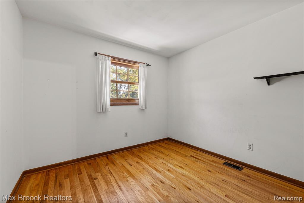 23751 Gill Road Farmington, MI 48335 - Photo 18 of 26