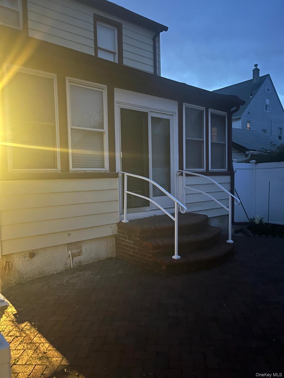 89 Carstairs Road Valley Stream, NY 11581 - Photo 2 of 12