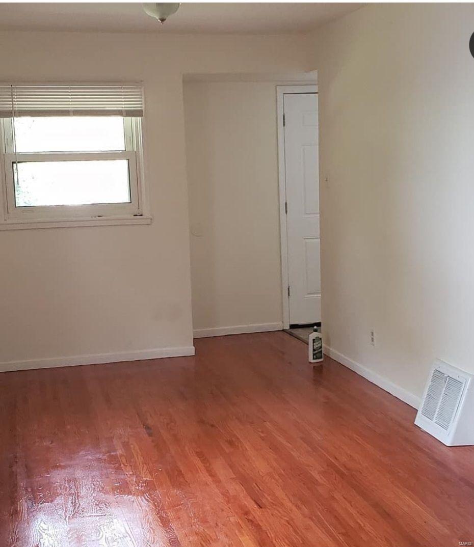 417 Crawford Road St. Louis, MO 63137 - Photo 3 of 7 Gallery Image 3