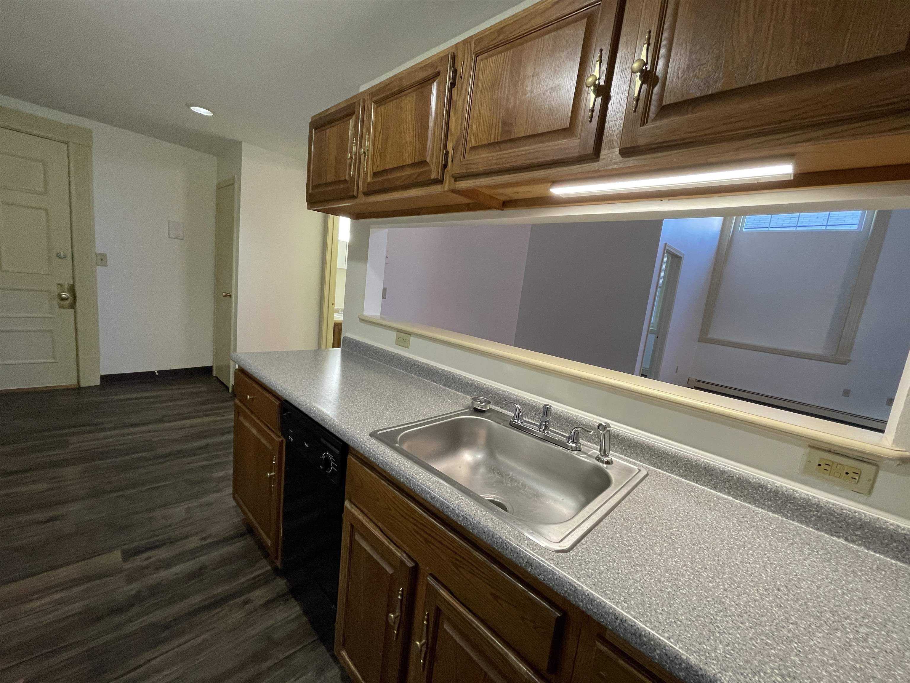 521 Pine Street, Unit 105 Manchester, NH 03104 - Photo 11 of 38