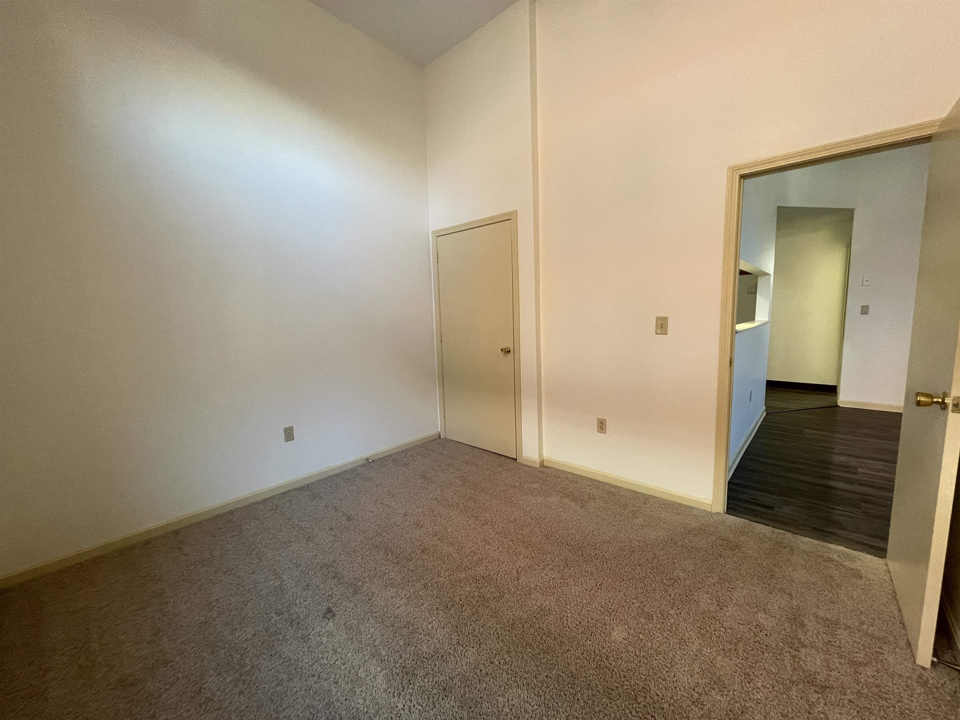 521 Pine Street, Unit 105 Manchester, NH 03104 - Photo 26 of 38