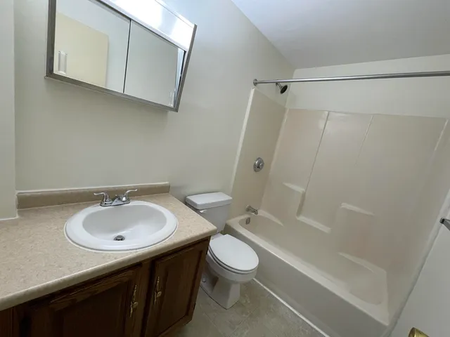 $1,725 | 521 Pine Street, Unit 105, Manchester, NH 03104